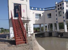 多浪总干渠续建配套与现代化改造项目爬梯安装现场