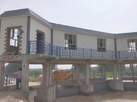 东岸大渠续建配套与现代化改造项目防护栏安装现场