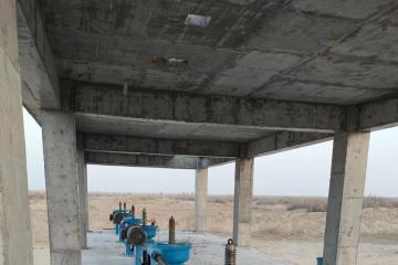 结然力克水库进水闸直连式启闭机安装现场