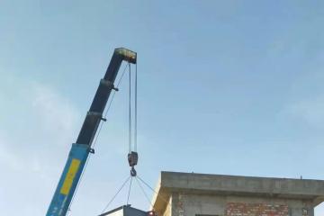 阿克苏市生态调节池放水闸钢制闸门及启闭设备施工现场