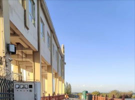 第一师西大桥站闸门除锈、防腐施工现场