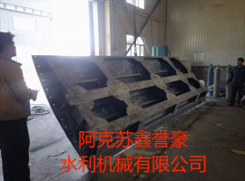 拜城县阿吞库西渠首弧形闸门焊接完毕，待检验