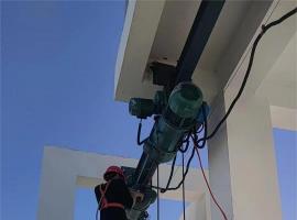 第一师2024年农田改造项目启闭机安装现场