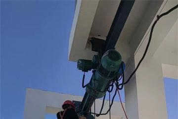 第一师2024年农田改造项目启闭机安装现场